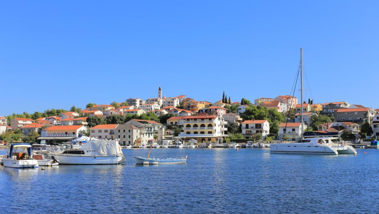 Apartments By The Sea Seget Vranjica, Trogir - 10328 Exterior foto